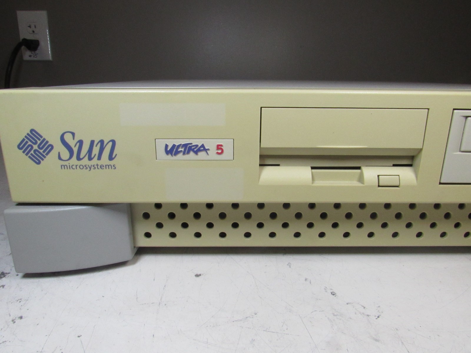 Sun Ultra 5 SPARC Workstation Vintage Sun Microsystems