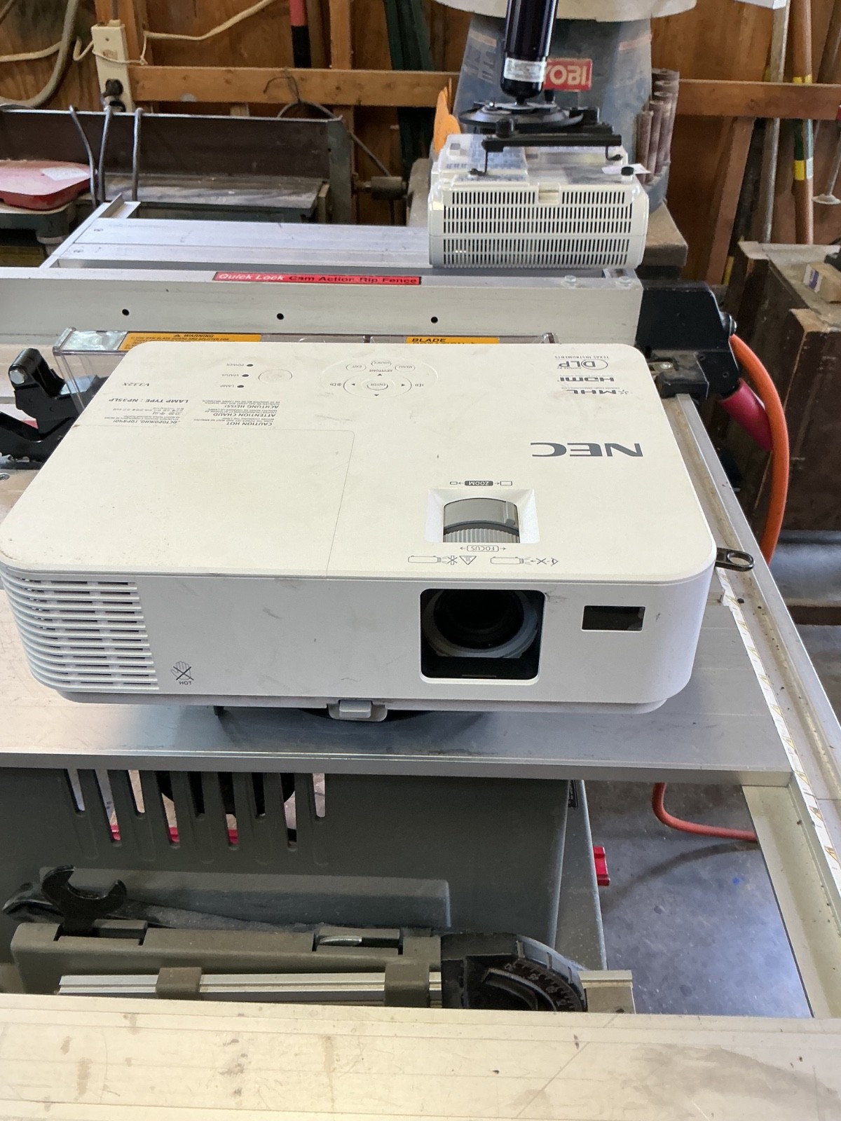 Nec V332X DLP projector