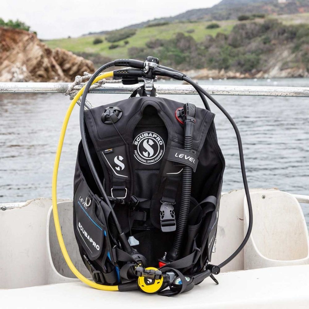SCUBAPRO Level BCD with AIR 2 Inflator Secondary Regulator / Octo Combo, Medium