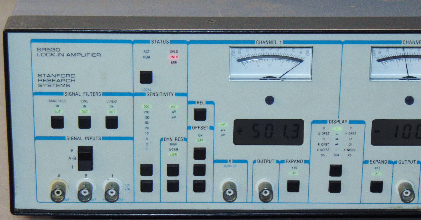 STANFORD RESEARCH SYSTEMS SR530 LOCK-IN AMPLIFIER