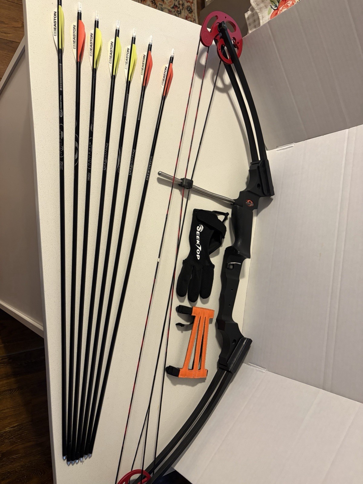 Genesis Original Archery Compound Bow and Arrow Set, Draw Hand-Right, With Case