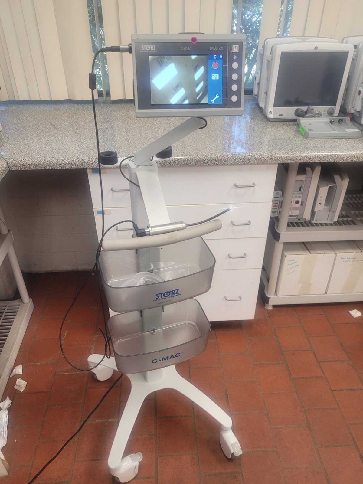 Karl Storz C-MAC VIDEO MONITOR 8403ZX W/ IMAGER AND CART