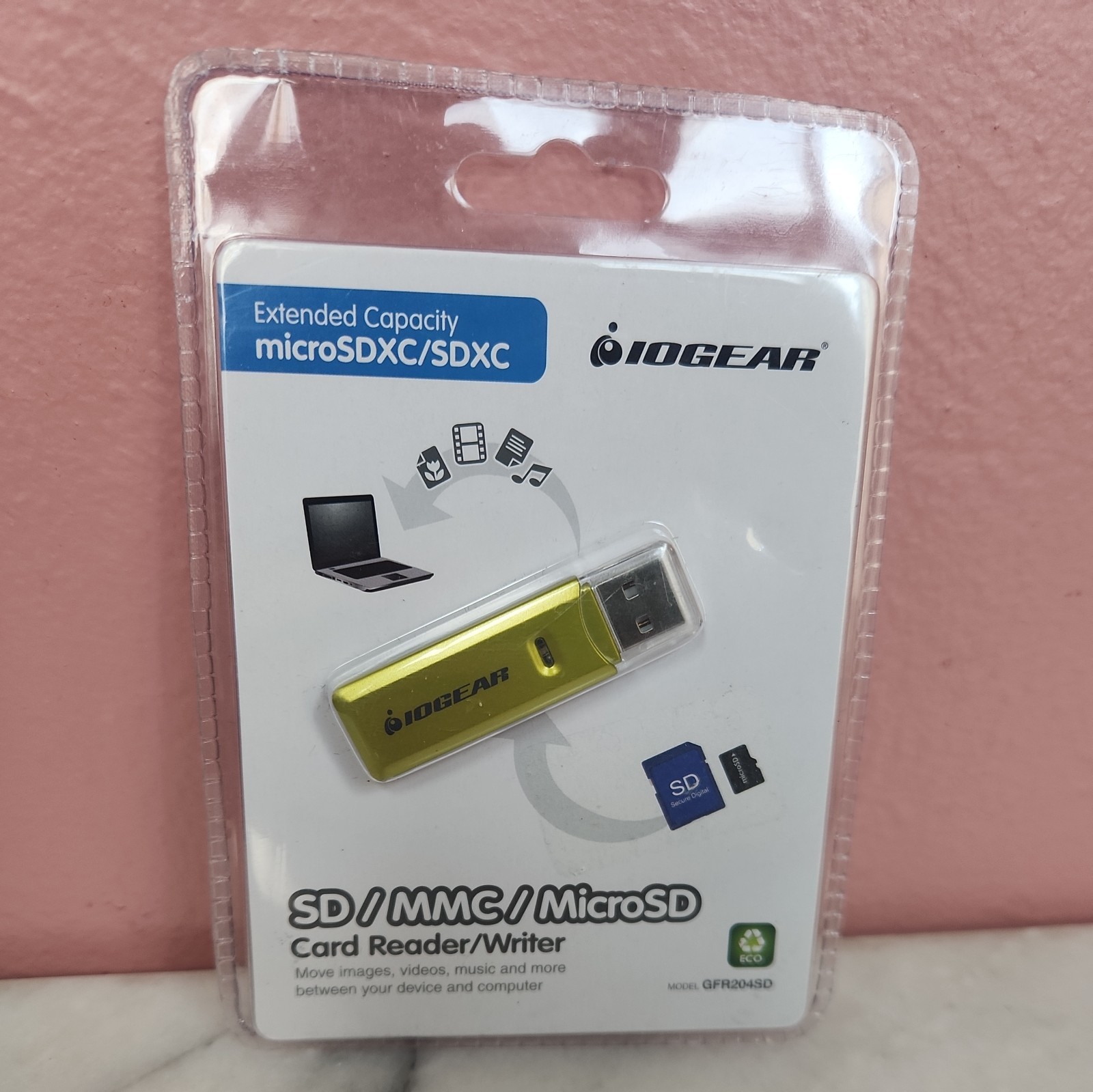 Iogear GFR204SD Flash Card MicroSD/SD/MMC Reader/Writer USB 2.0 NEW
