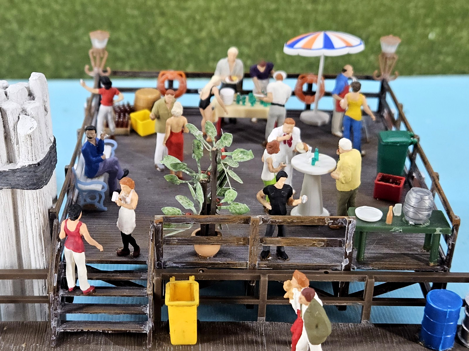 18 Preiser HO (1:87) Scale Figures - Lakeside Dinner Party Scene w/ Kibri Docks