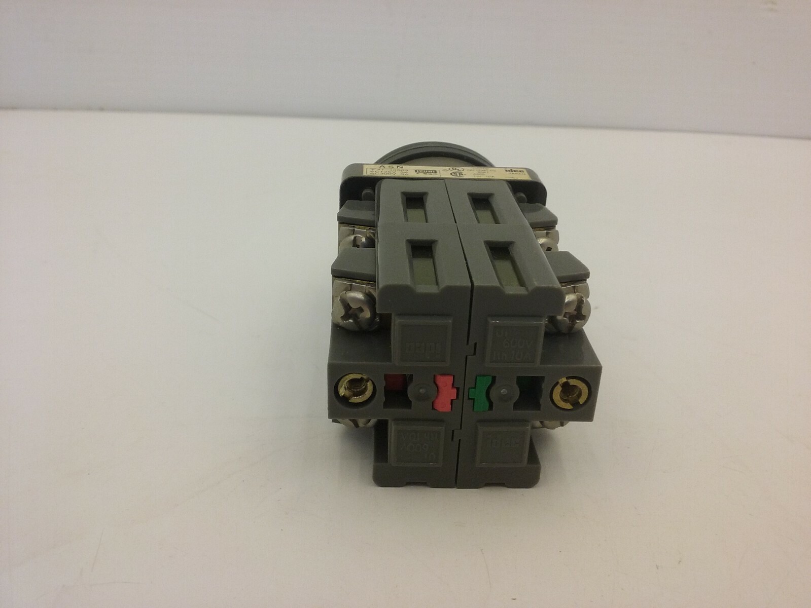 IDEC ASN4K22 SELECTOR SWITCH 2 POSITION SPRING RETURN FROM RIGHT 2NO 2NC NIB