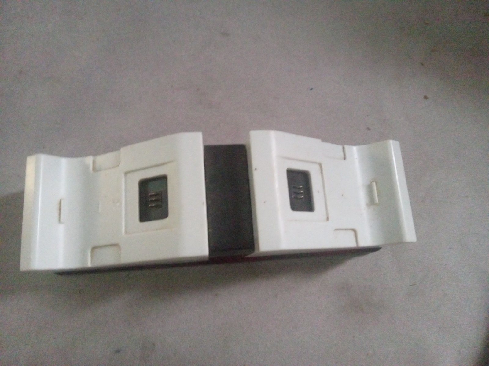 PowerA Dual Charging Dock 1500003-01 White Black For Xbox One Controller