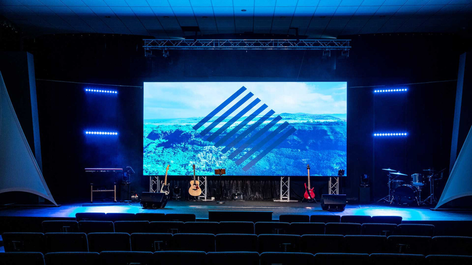 Altitude Cloud 2.6 LED Video Wall Screen P1.95 500x500 Cabinet 24 250x250 Module