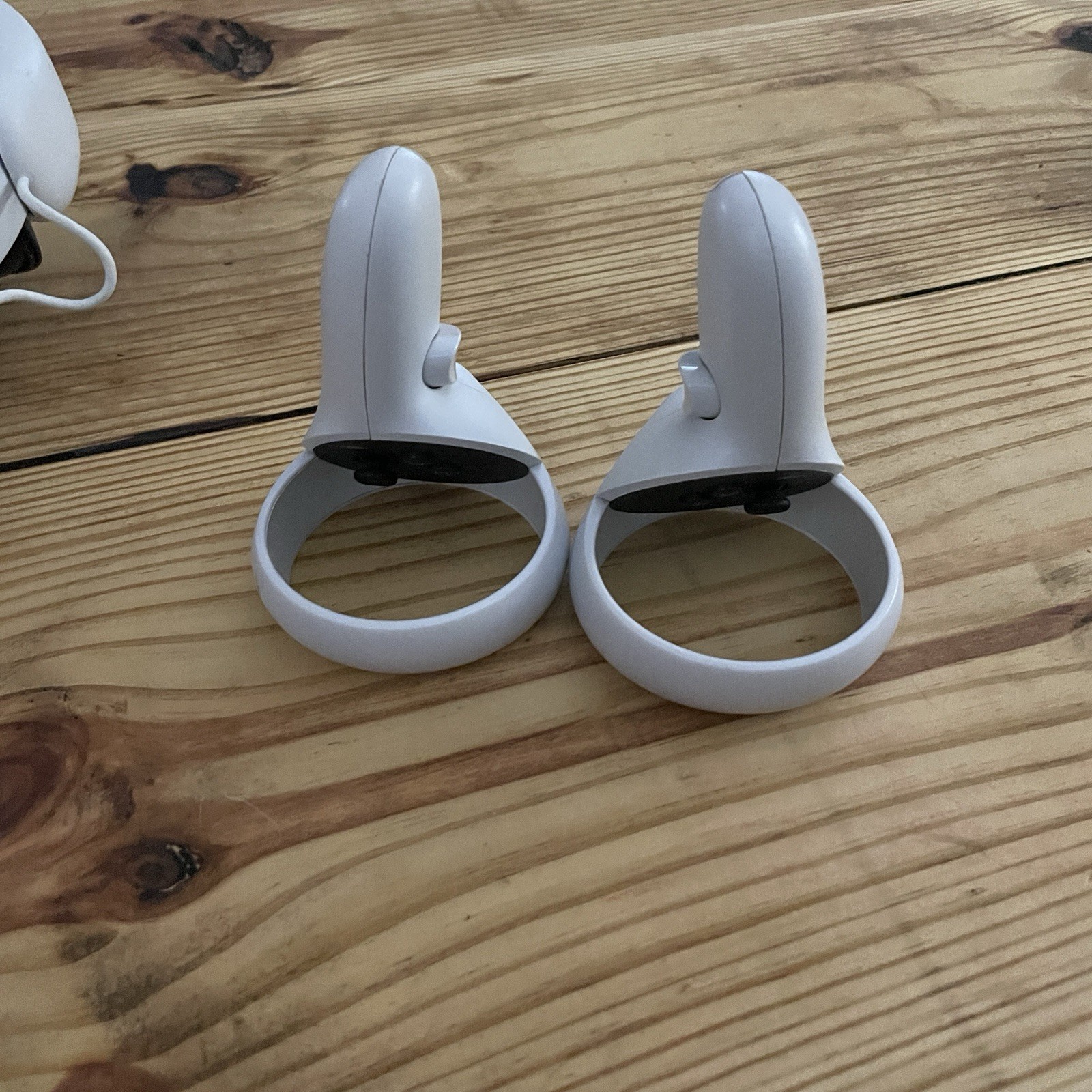 ORIGINAL Oculus Quest 2, KIWI Headset Strap & Extended Battery Kit, With Charger