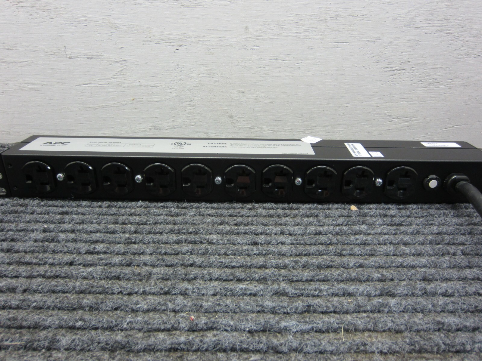 APC AP9564 Basic Rack Mount Power Distribution Unit PDU