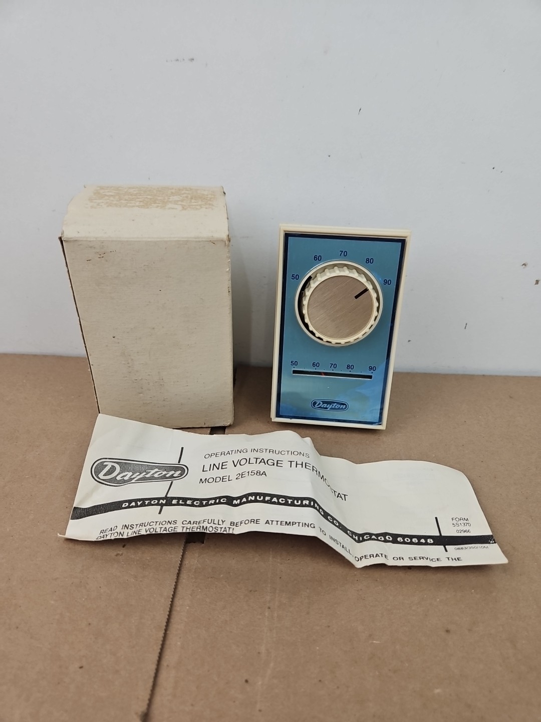 Dayton 2E158A Line Voltage Thermostat 120/240VAC New old stock