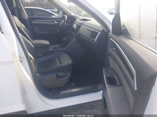 ATLAS 2021 Glove Box 4995776