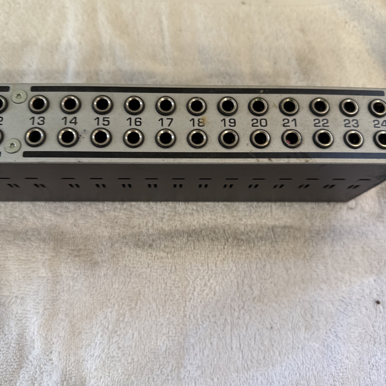 Behringer Ultrapatch Pro PX3000 Multi-Functional 48-Point Balanced Patchbay