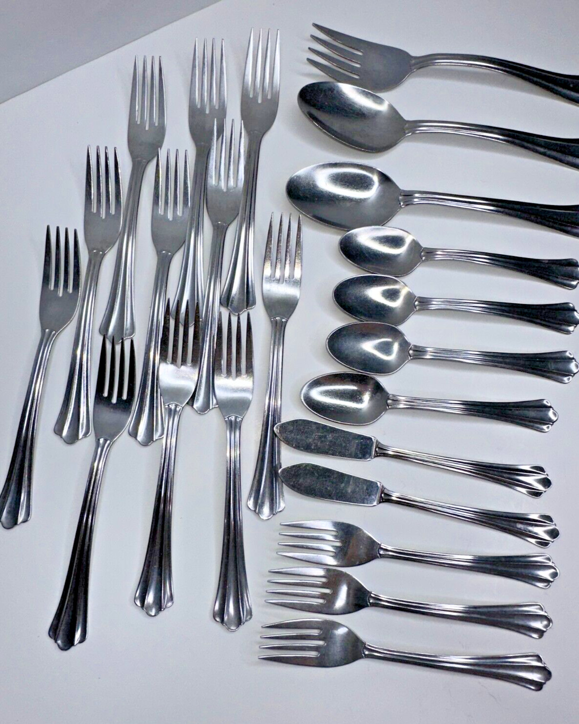 Oneida Fan Lightweight Stainless Flatware Set 23 Pc Fork Spoon Knives