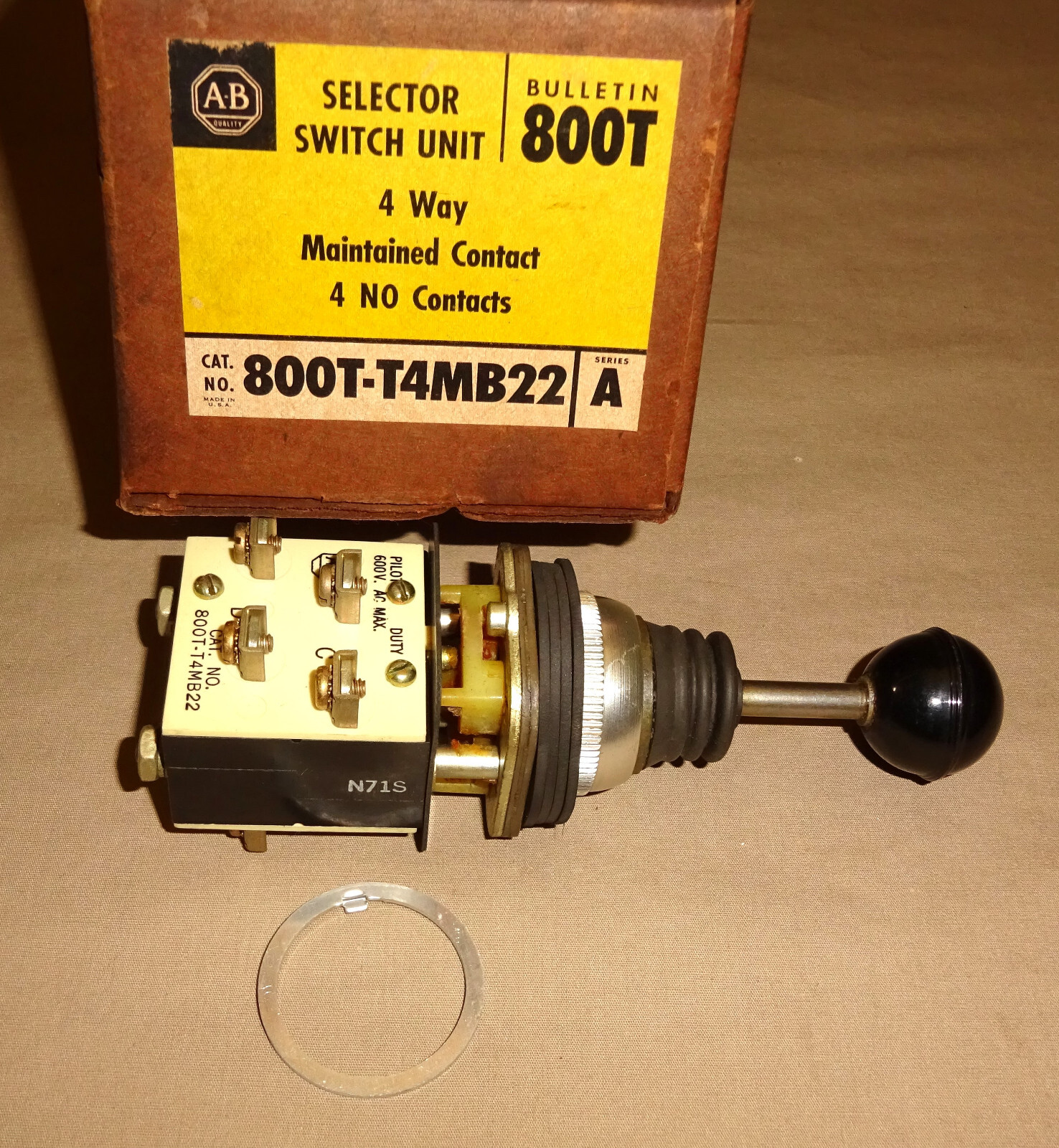 Allen Bradley 800T-T4MB22 Selector Switch Unit 4-Way Maintained Contact NEW