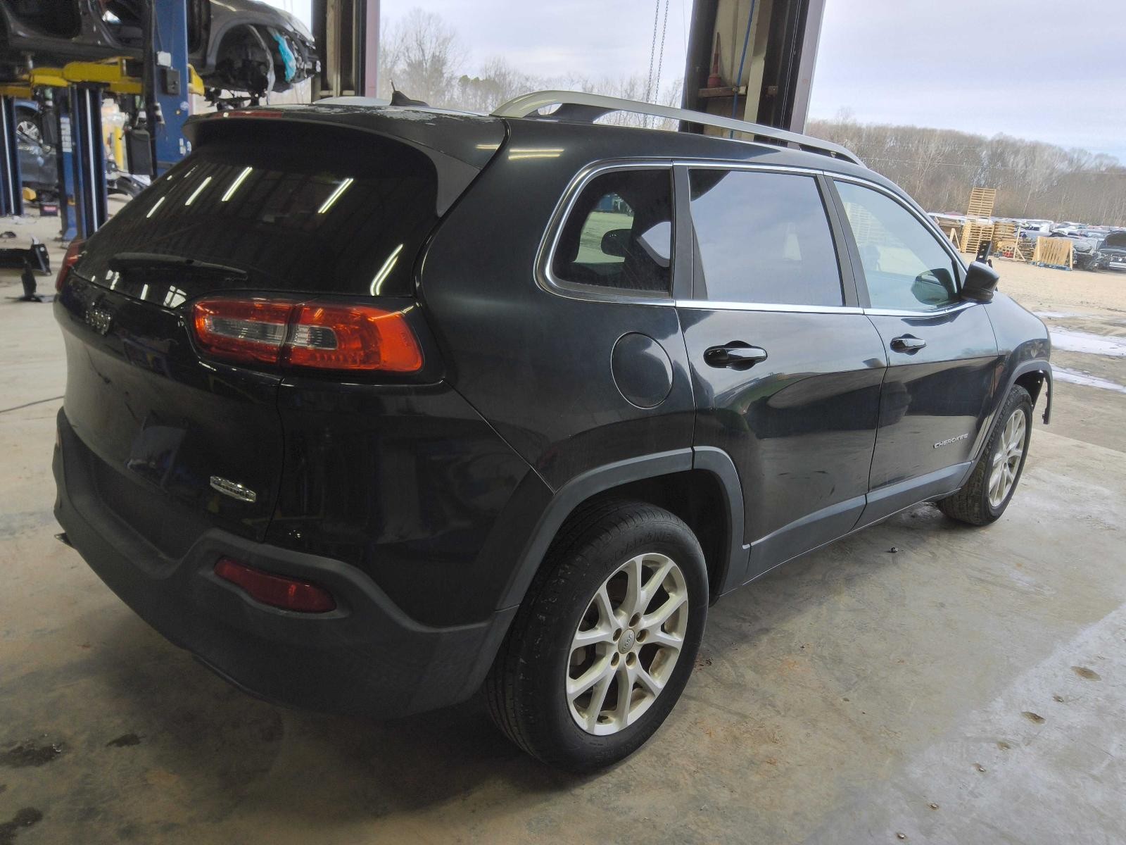 Used Battery Tray fits: 2014 Jeep Cherokee  Grade A