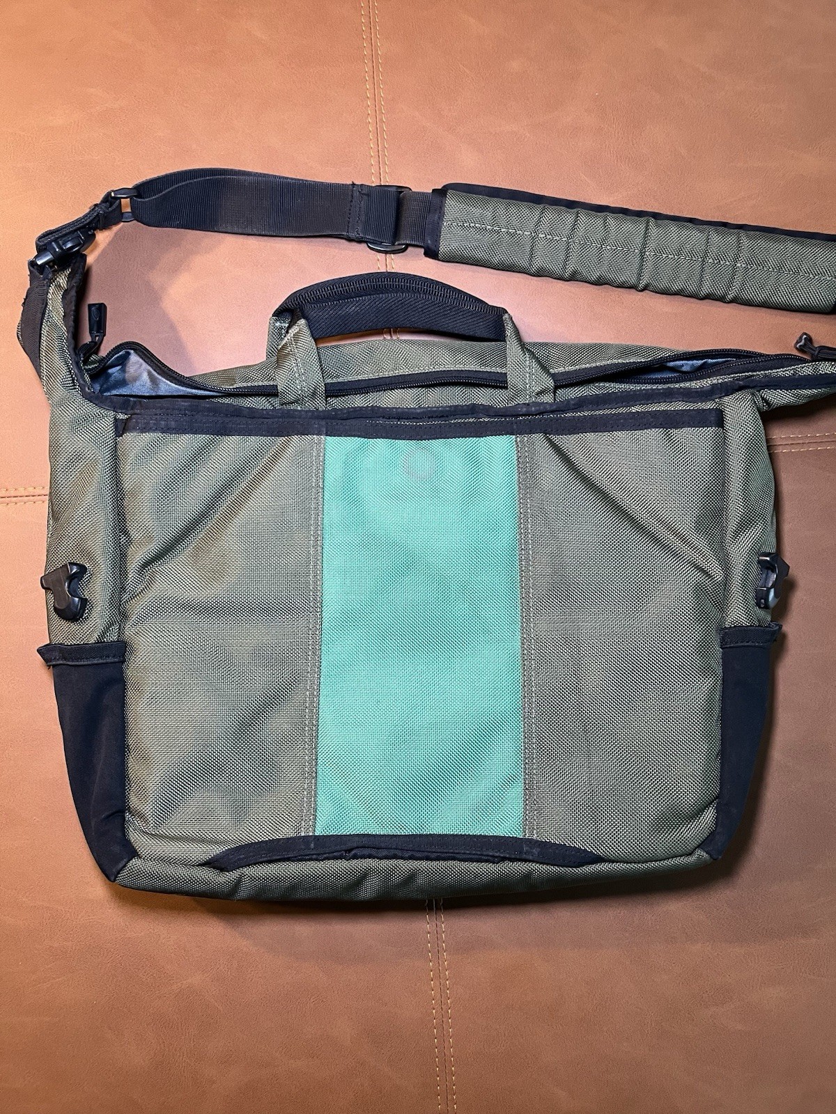 Timbuk2 Solid Green/Gray/Black Messenger Shoulder Bag Padded Adjustable Strap