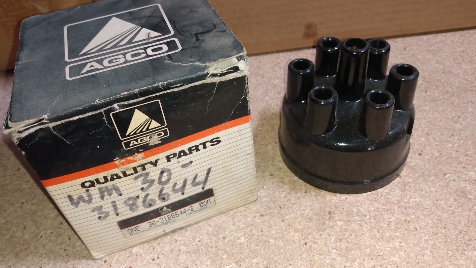 Agco Distributor Cap 30-3186644-2 /  30-3186644