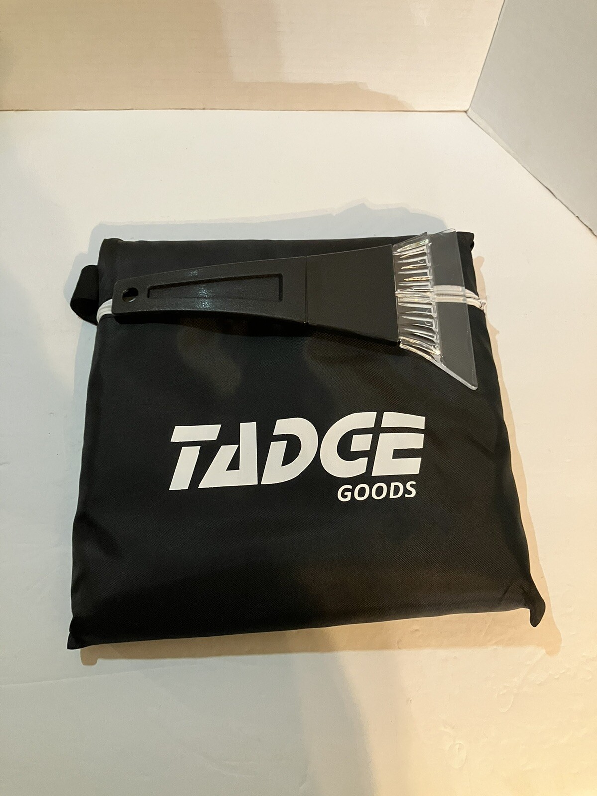 Car travel bag w window shield and ice scrapper by TADGE GOODS