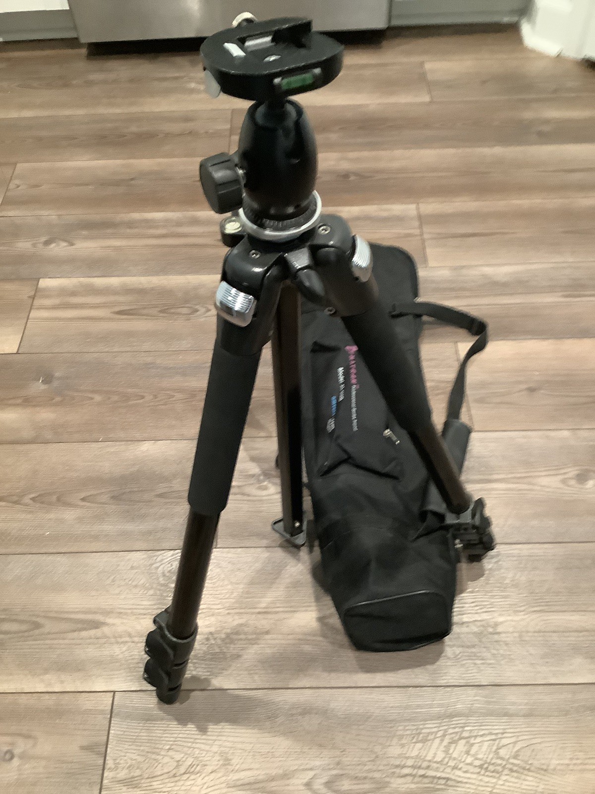 Dynatran Model AT-858B Professional Series Tripod EUC condition
