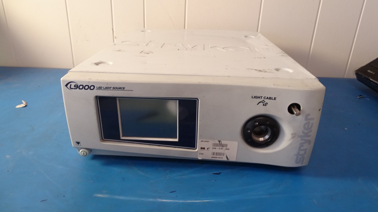 Stryker L9000 LED Light Source Endoscopy Surgical 220-210-000 0220210000