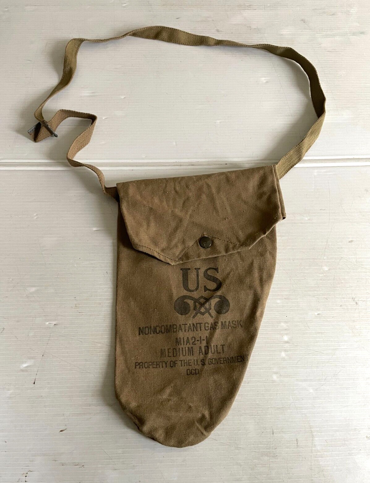 WW2 US GAS MASK CARRYING SHOULDER BAG