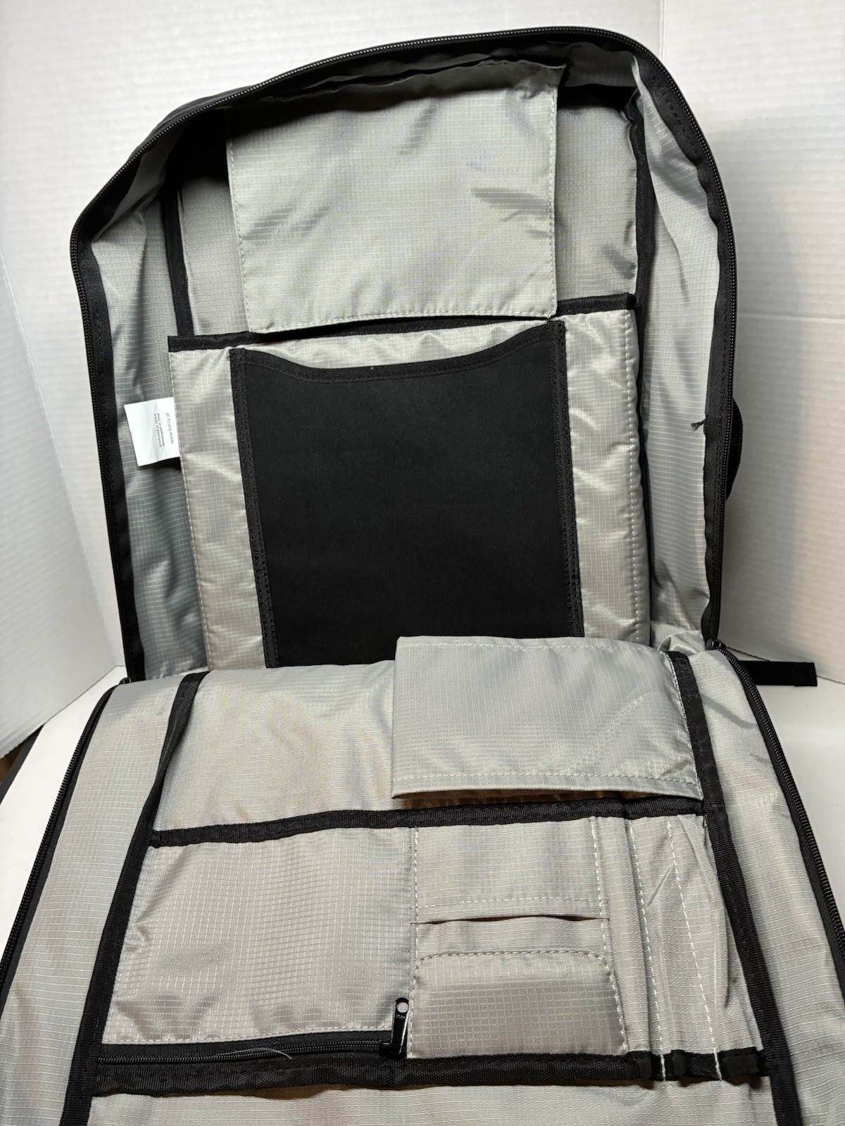 Backpack NWOT Kohla Restless 25L Black Multimedia Retractable Straps Side Handle