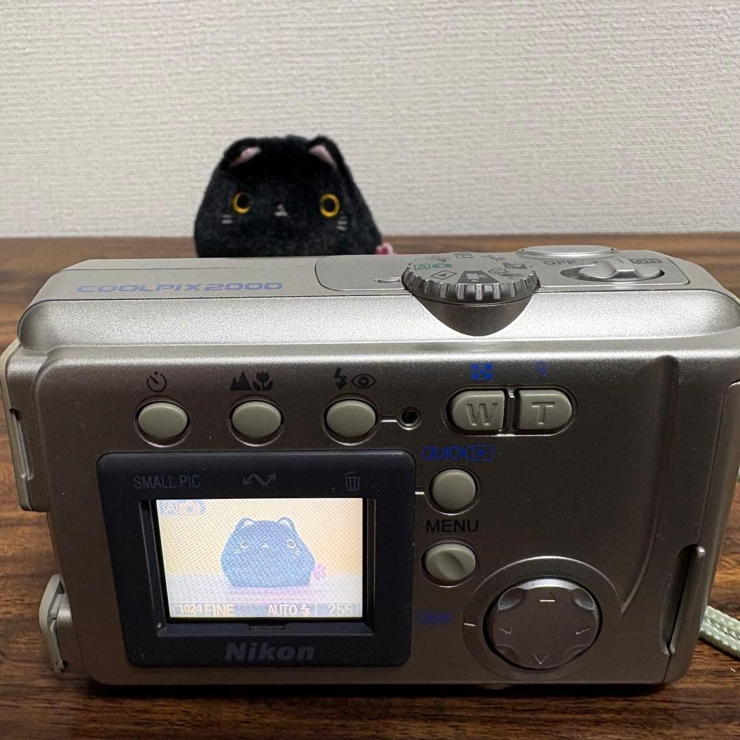 Nikon COOLPIX E2000 Compact Digital Camera Tested Zoom Flash AF Features
