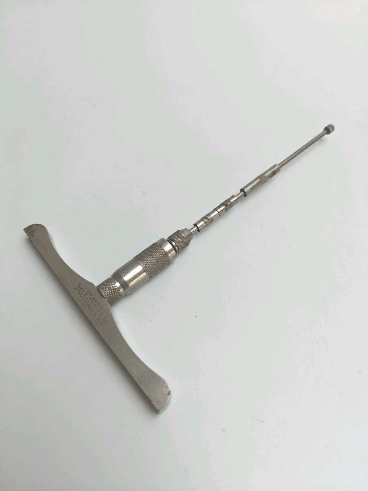 The L.S. STARRETT MICROMETER DEPTH GAUGE No. 446 B - Athol Mass U.S.A. Pat 1903
