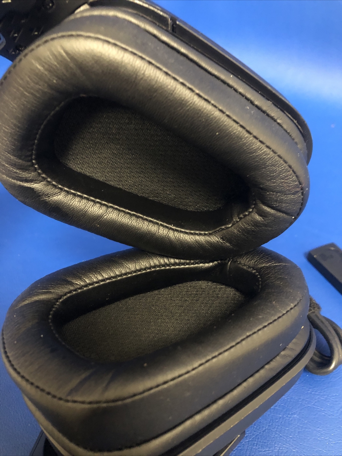 NICE Logitech G935 Wireless Sound LIGHTSYNC Gaming Headset/W DONGLE