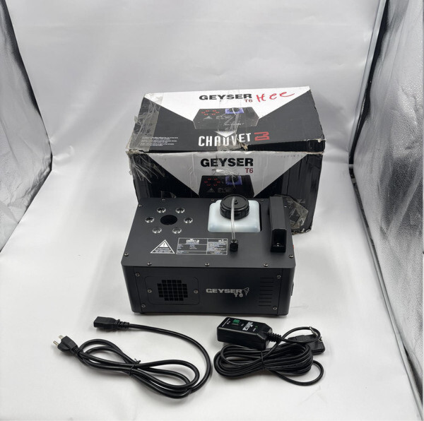 CHAUVET DJ GEYSER T6 VERTICAL LED RGB LIGHT AND FOG MACHINE WITH REMOTE