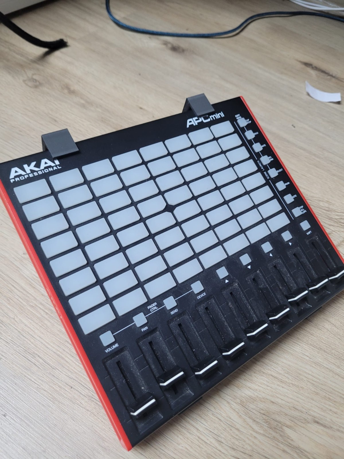 Stand for AKAI APC Mini Mk1 — 30° Angle — Controller Desktop Mount