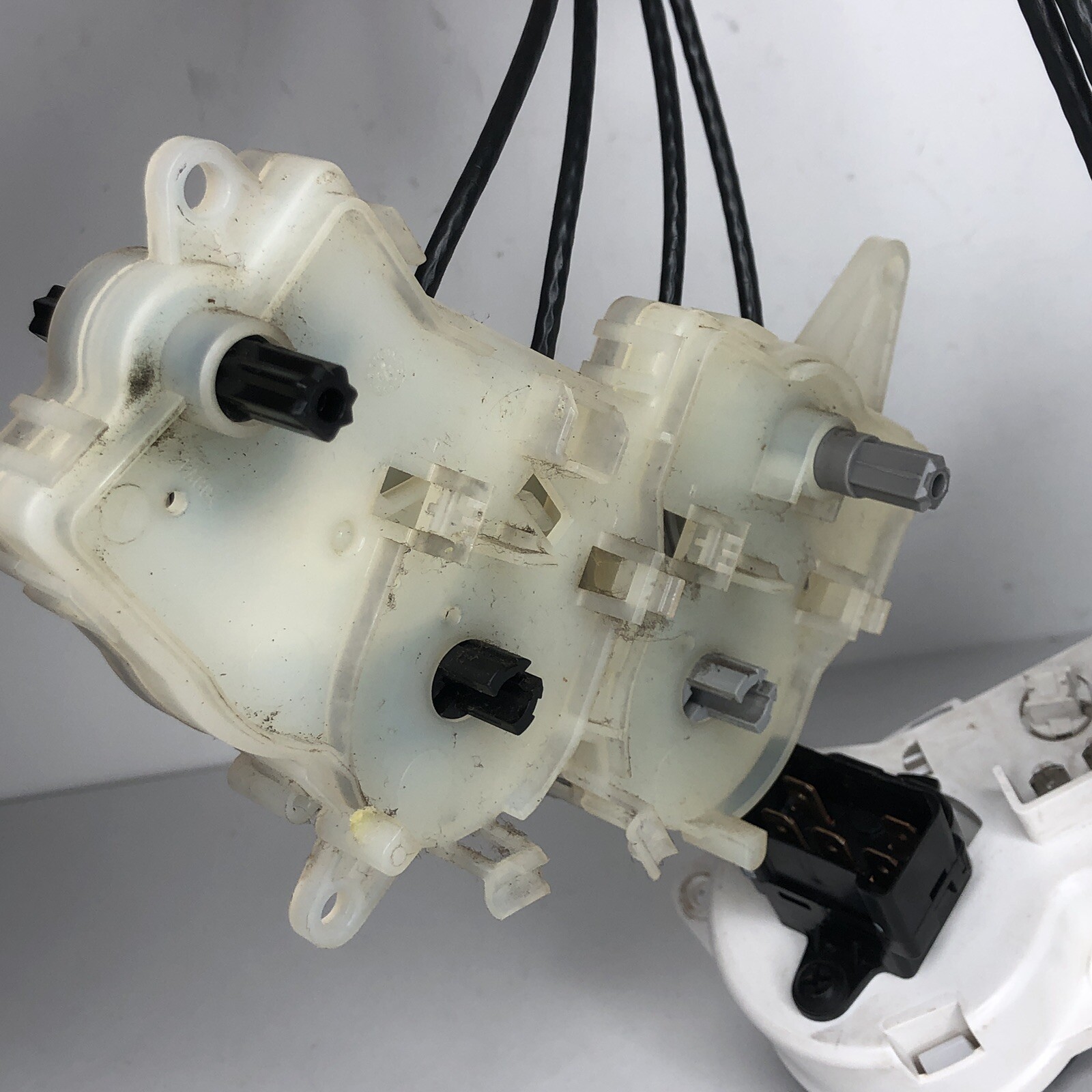 2000-2007 Ford Focus A/C Heater Climate Control Unit with Cables & Actuator OEM