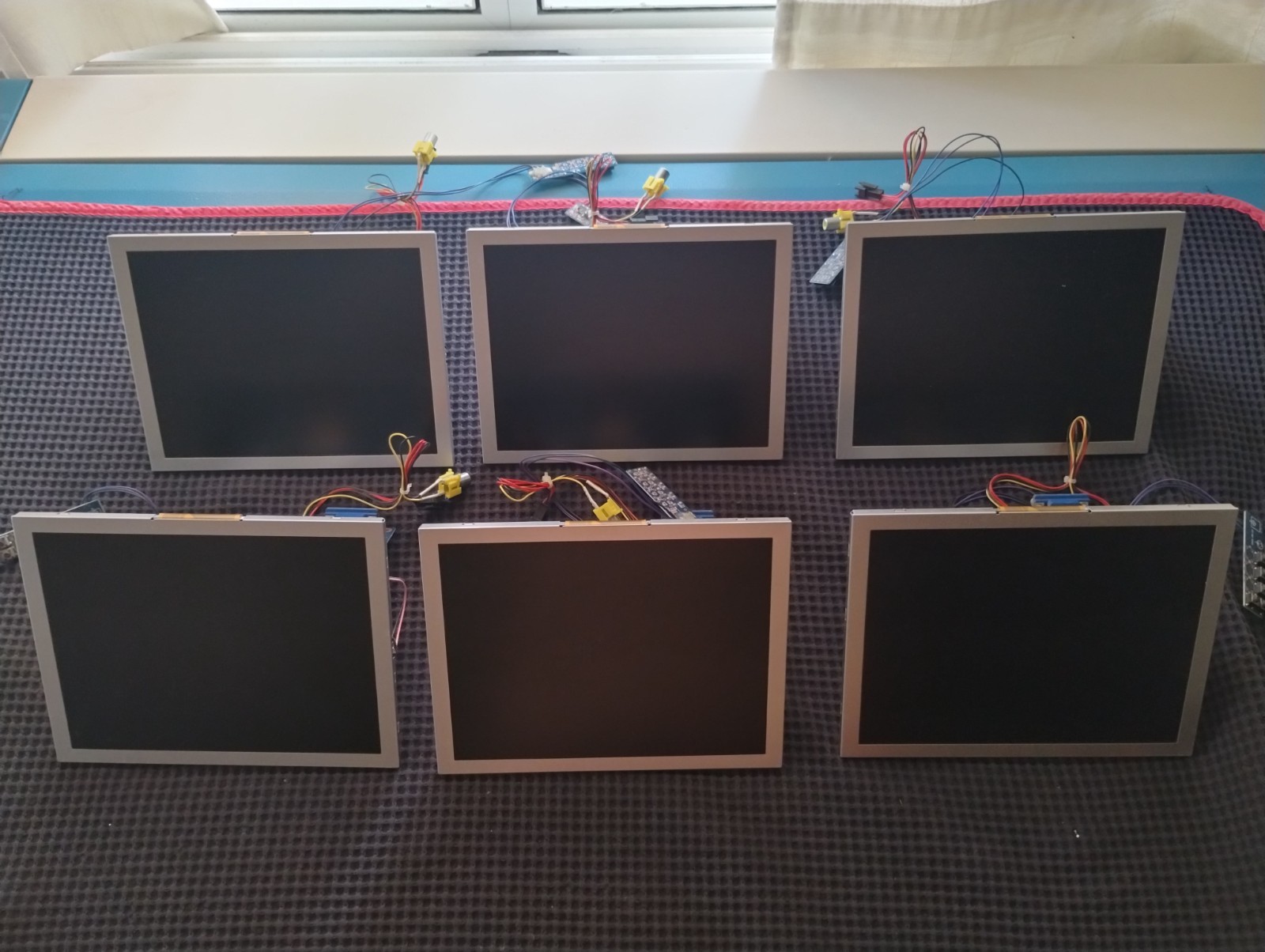 LCD TFT monitor 8 inch (lot of 6 LCD)