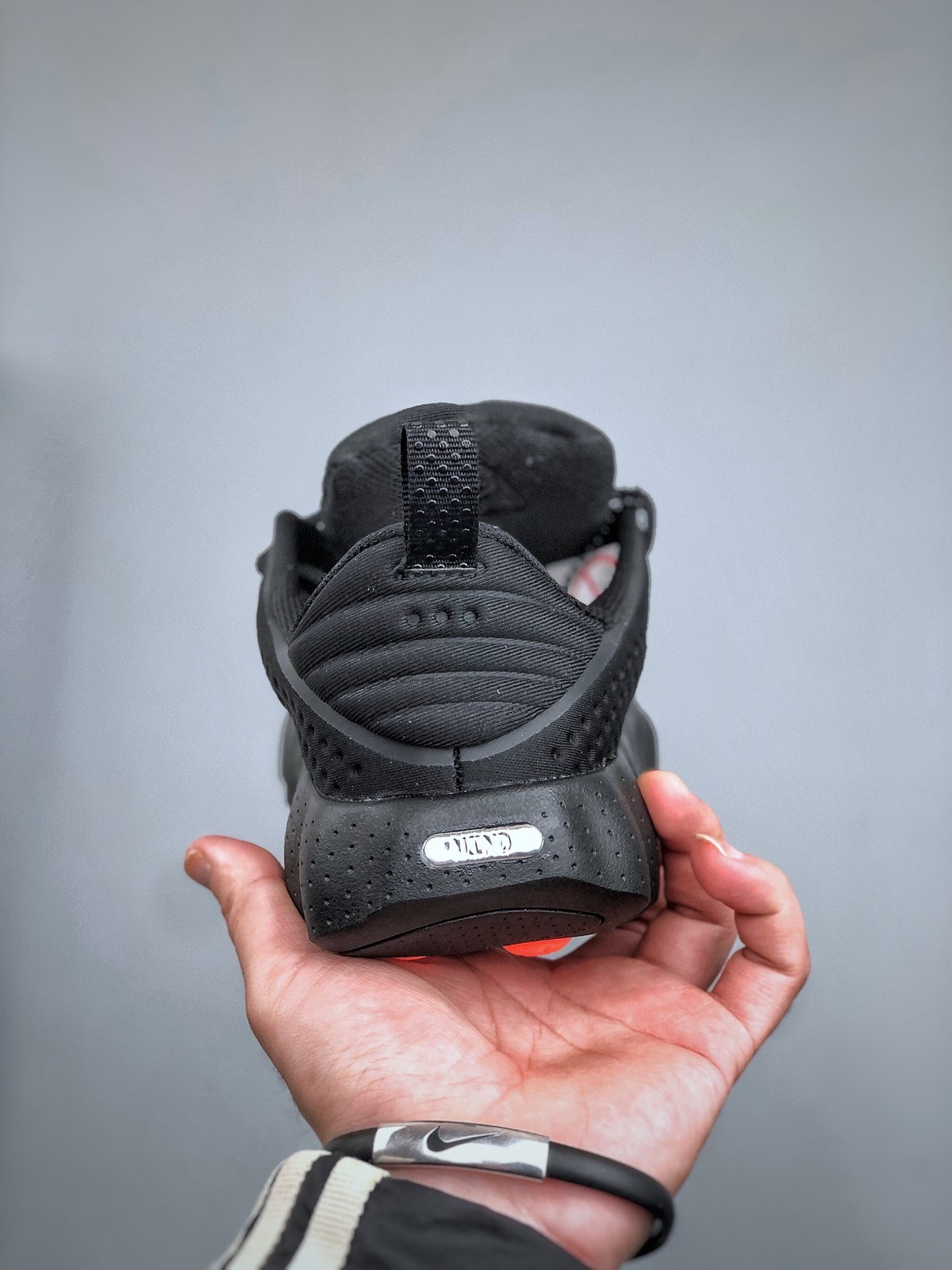 NK Mind 002 Black Hyper Crimson HQ4308-001 New Men Size with Box