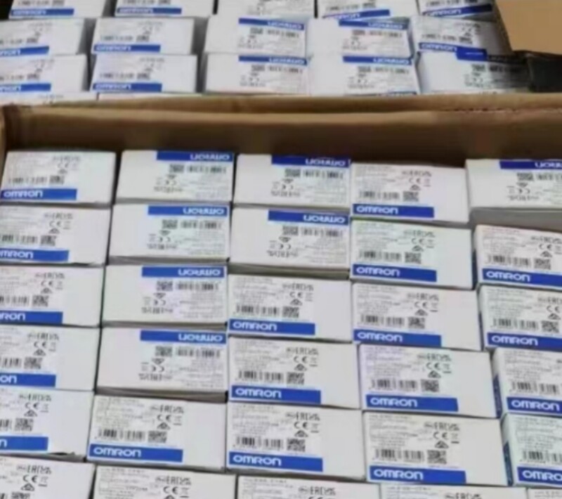 1pcs OMRON E3S-CD61-M1J photoelectric sensor