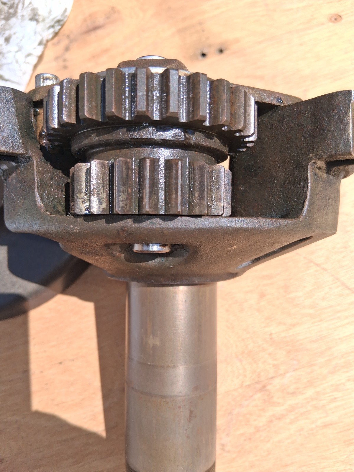 (2) Barient 28 Non Self Tailing Winches