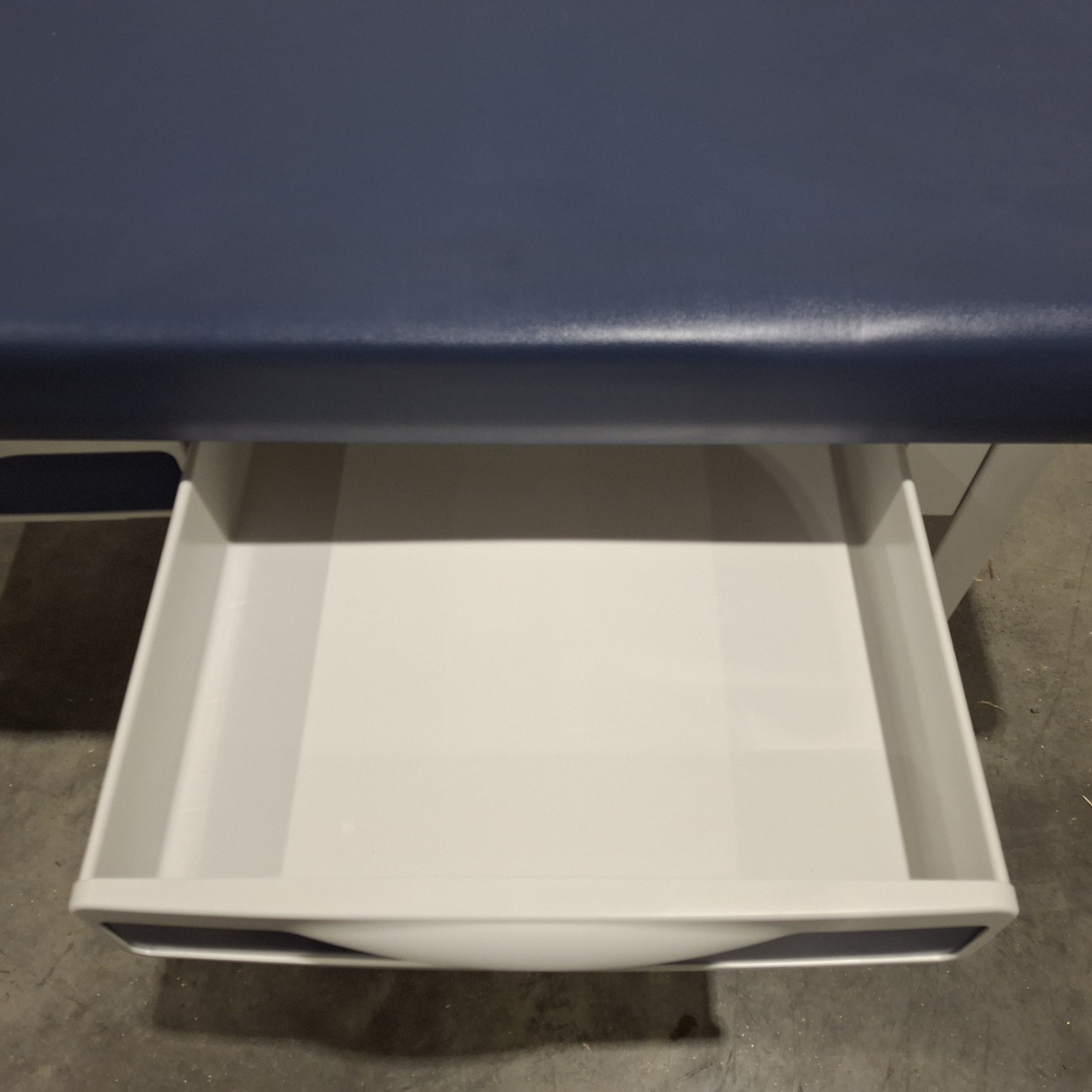 Midmark 203 Treatment Table