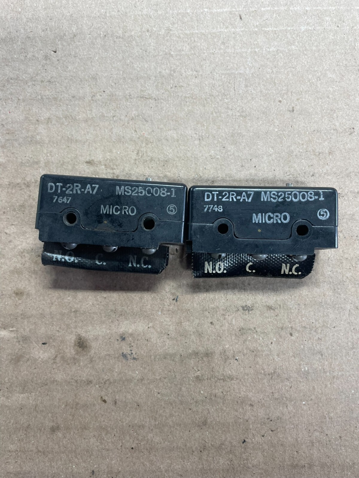 (Lot of 2) MICRO SWITCH,DT-2R-A7, BASIC SWITCH 10A 125V OR 250V