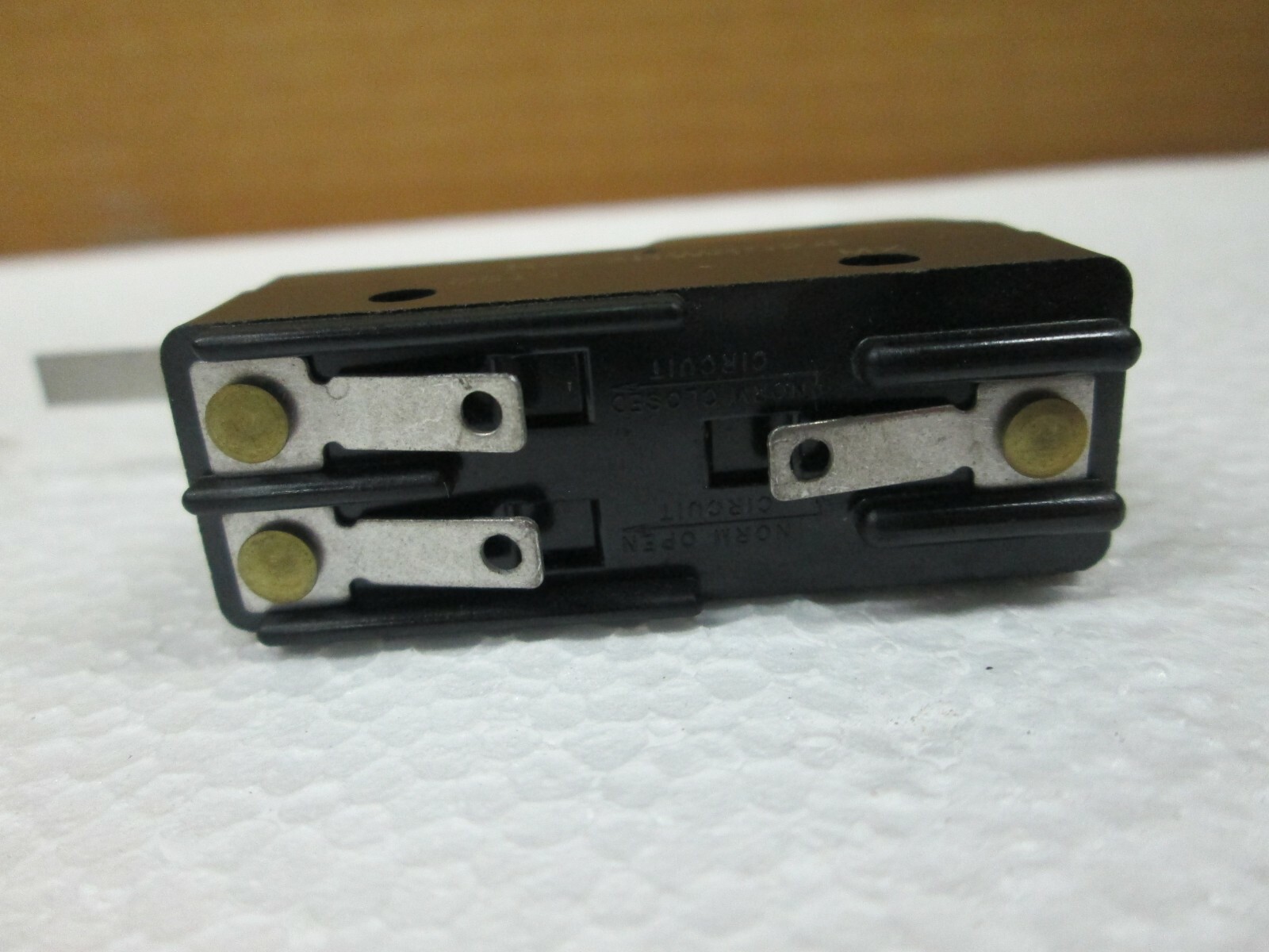 Lever Type Micro Switch BZ-2RW8024 15A 125, 250 OR 480 VAC (New)
