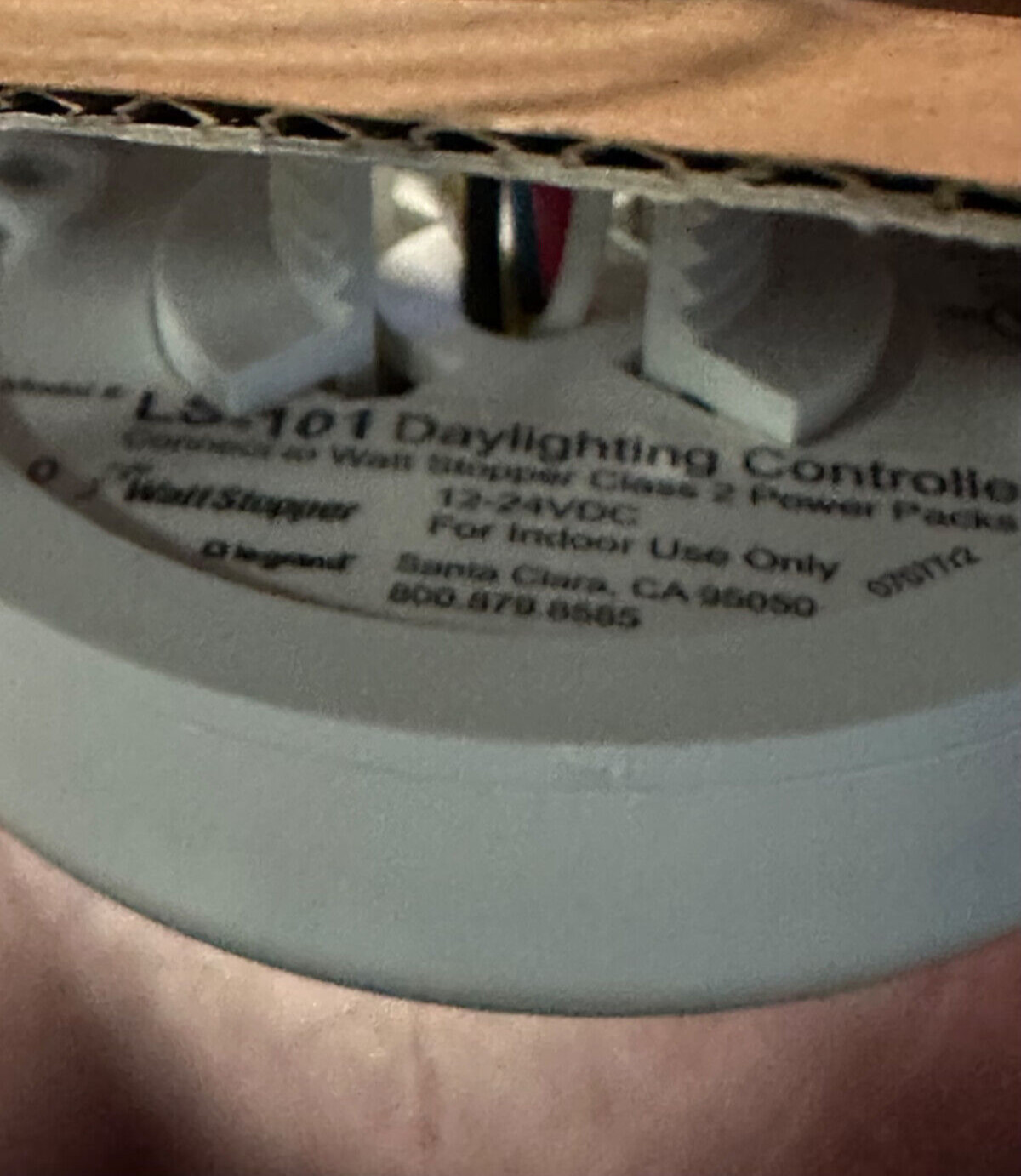 WATT STOPPER LS-101 DAY LIGHT CONTROLLER SENSOR 24VDC, WHITE