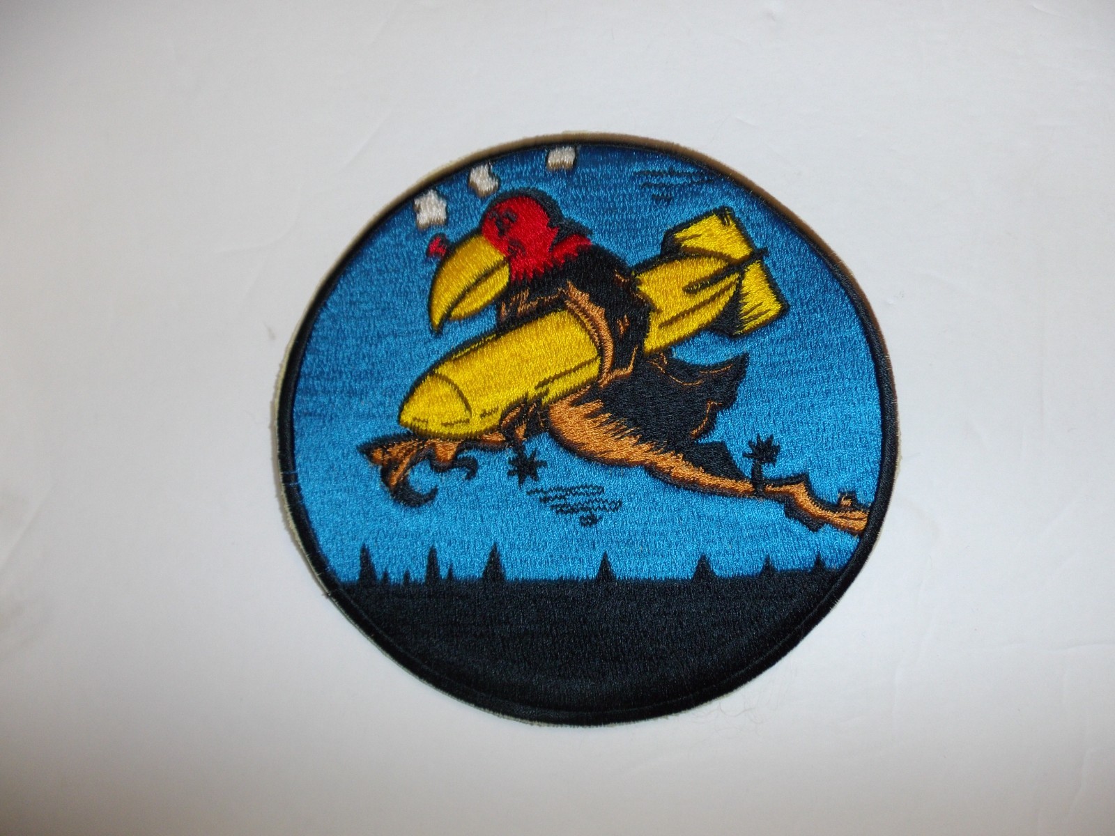 b4392 WW2 US Army Air Force 351 Bomb Squadron Patch 100th Bombardment group R11B