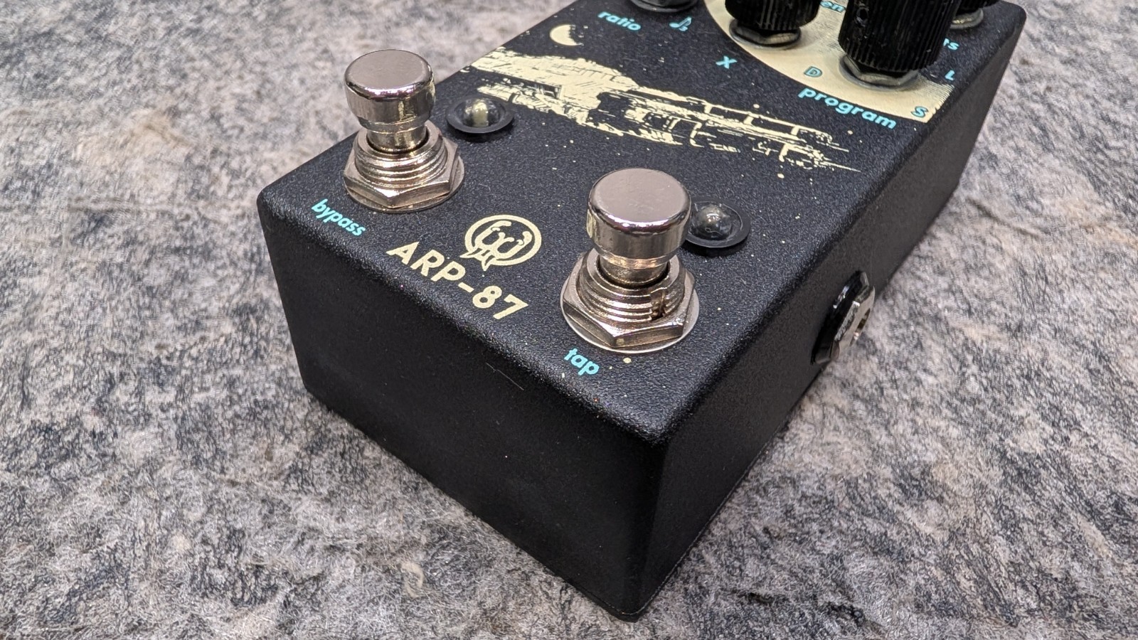 Walrus Audio ARP-87 Digital Delay/Echo Effects Pedal for Guitar & Bass Bundle