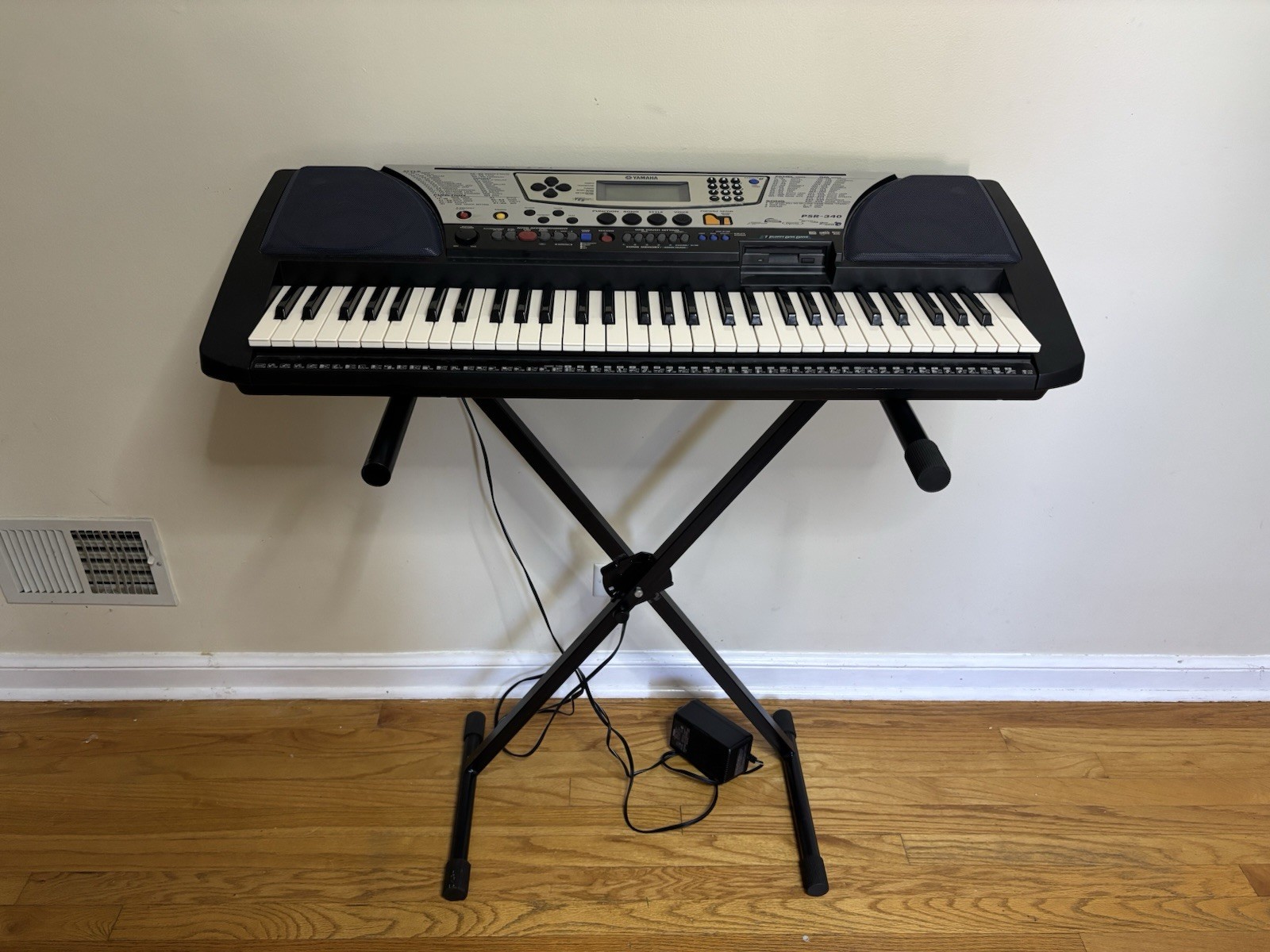 Yamaha PSR -340 Electronic Keyboard, with Stand, Tested and Working