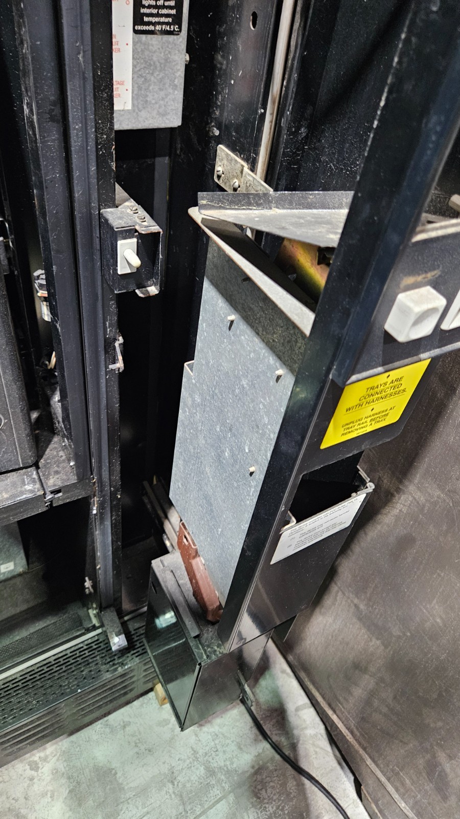 READ DESCRIPTION~Crane National 721D Refridgerated Chilled Snack Vending Machine