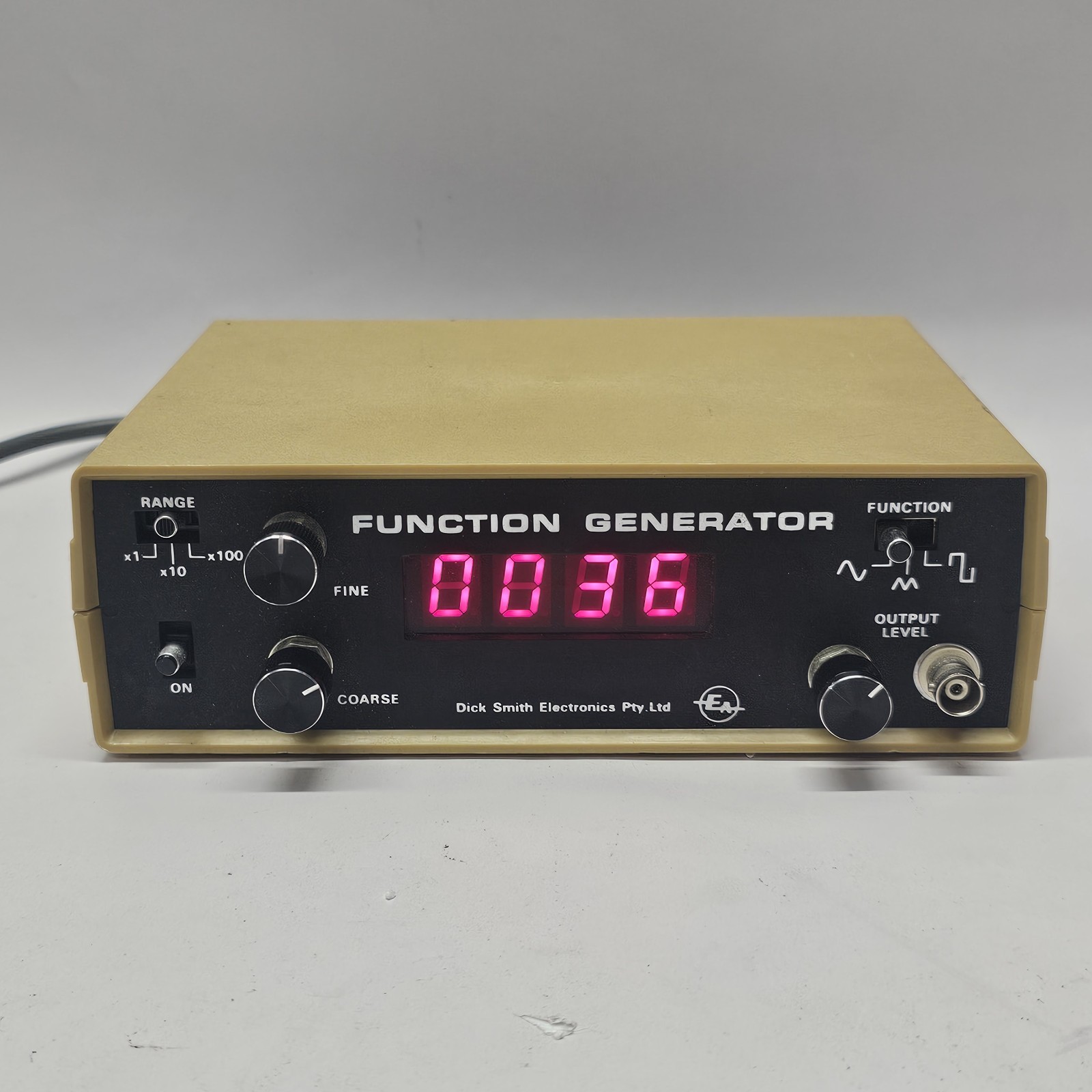 Dick Smith Function Generator Test Instrument Bench Waveform Sine Square Ramp