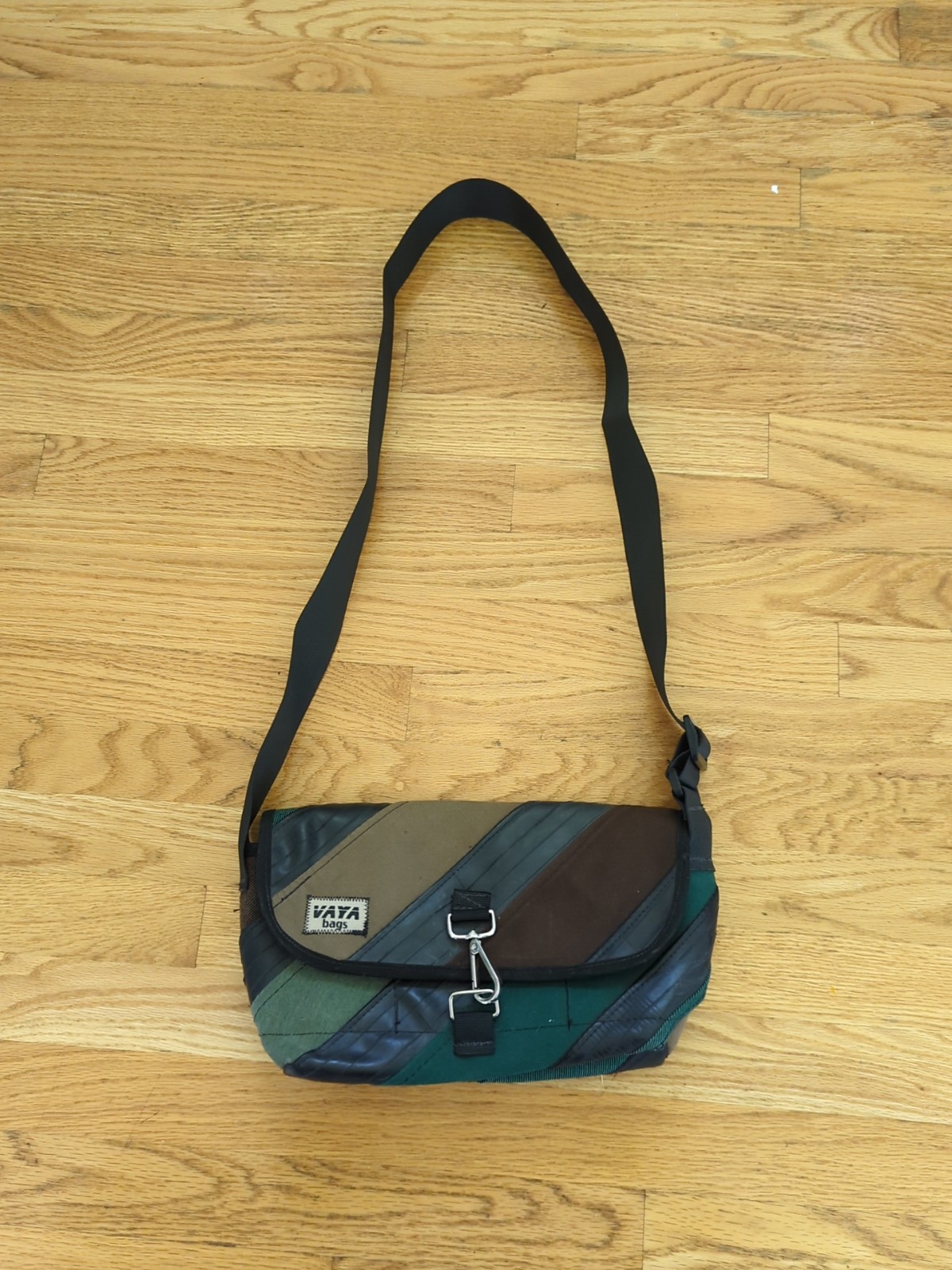 Vaya Bags Petite Messenger Bag Recycled Bike Tires Made In NYC  M22