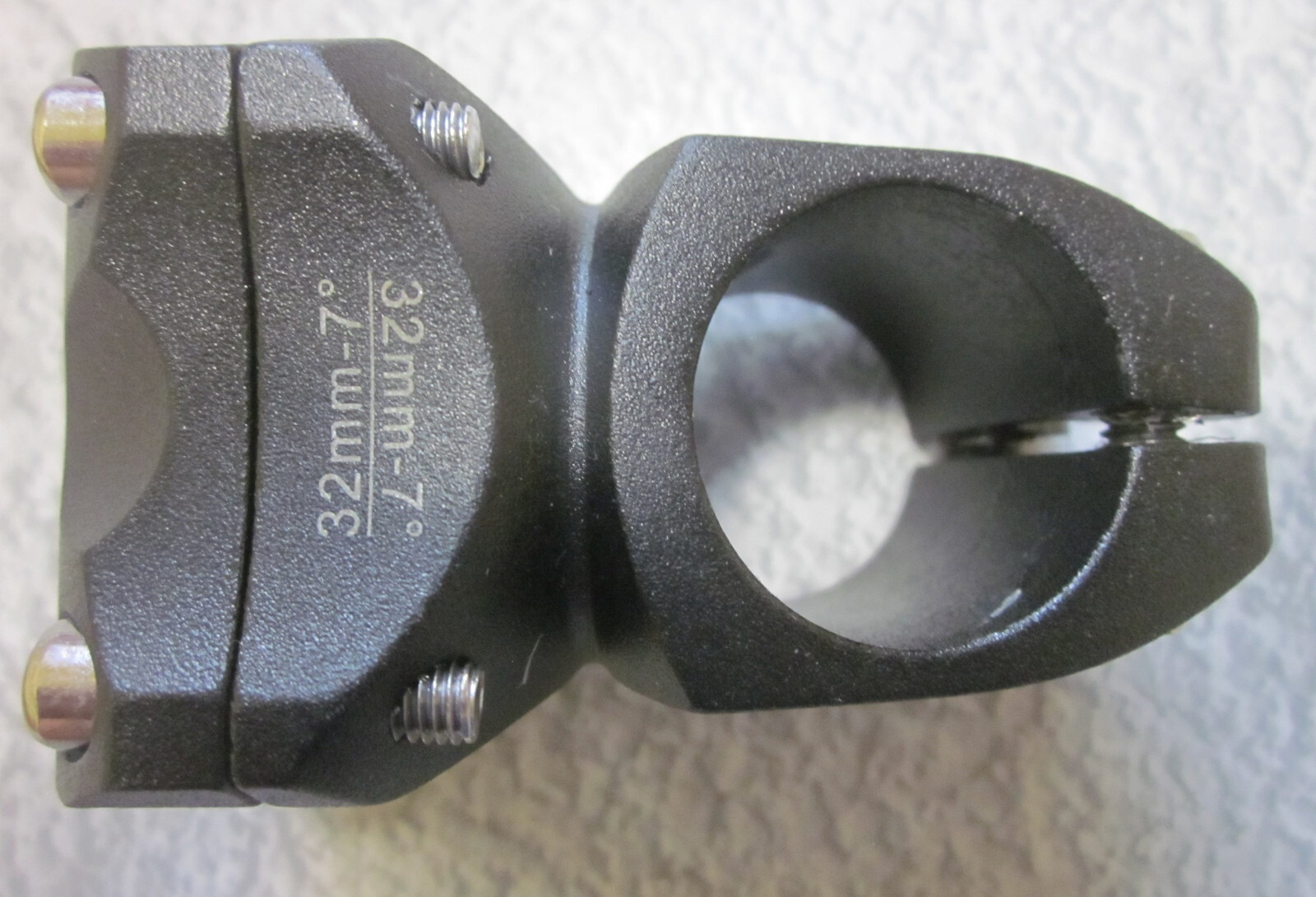 Cansucc stem threadless 32mm +/-7 degrees. 1 1/8 x 1 1/8 shorty