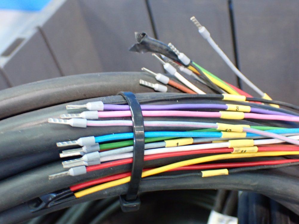 CABLES