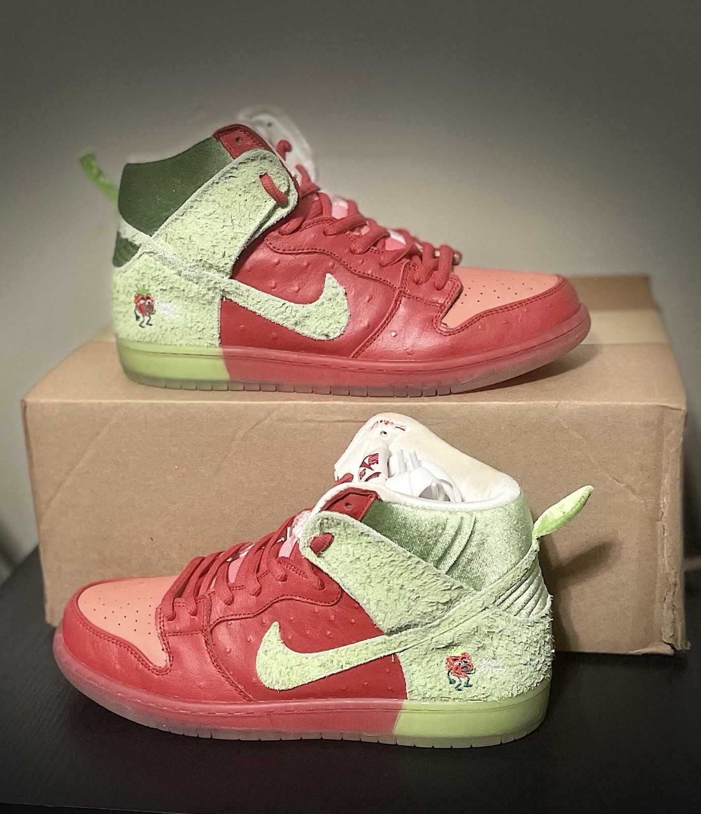 Nike SB Dunk High Strawberry Cough