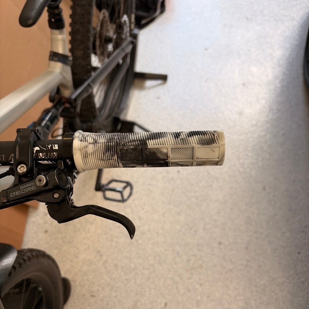 Lock-On MTB Grips – 133mm, fits 22.2mm handlebars